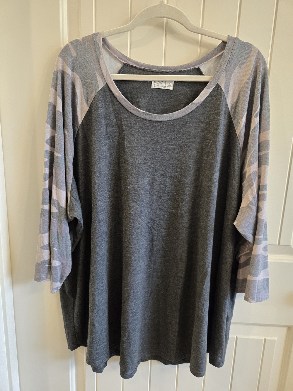 Maurices 24/7 Charcoal Knit Raglan Top with Camo Sleeves Size 4x